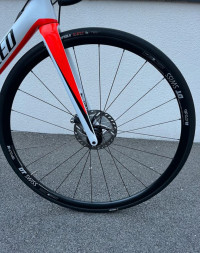 White Specialized Tarmac sl6 disc