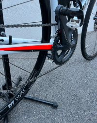 White Specialized Tarmac sl6 disc