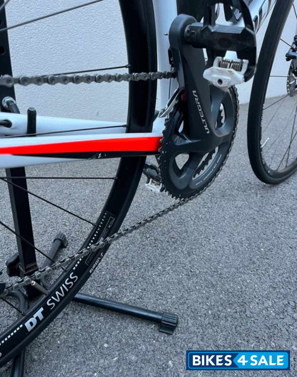 White Specialized Tarmac sl6 disc White Specialized Tarmac sl6 disc