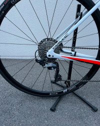 White Specialized Tarmac sl6 disc