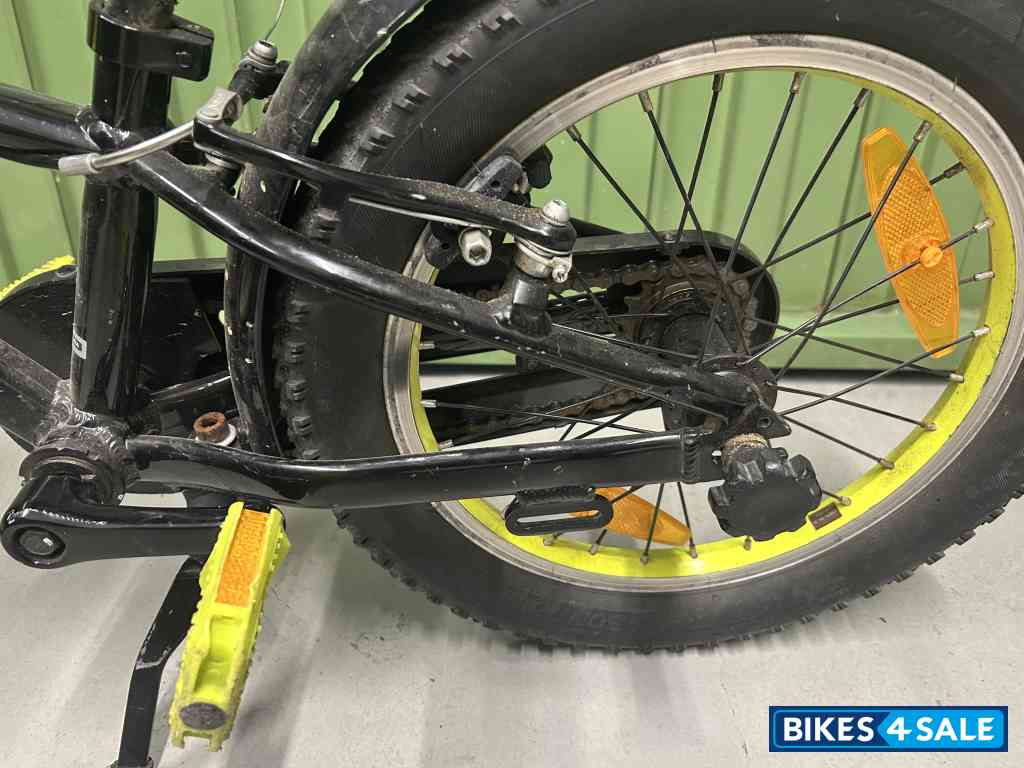 Black Neon Green Trek Precaliber 16