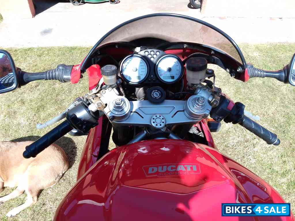 Red Ducati Supersport 1000ds Red Ducati Supersport 1000ds