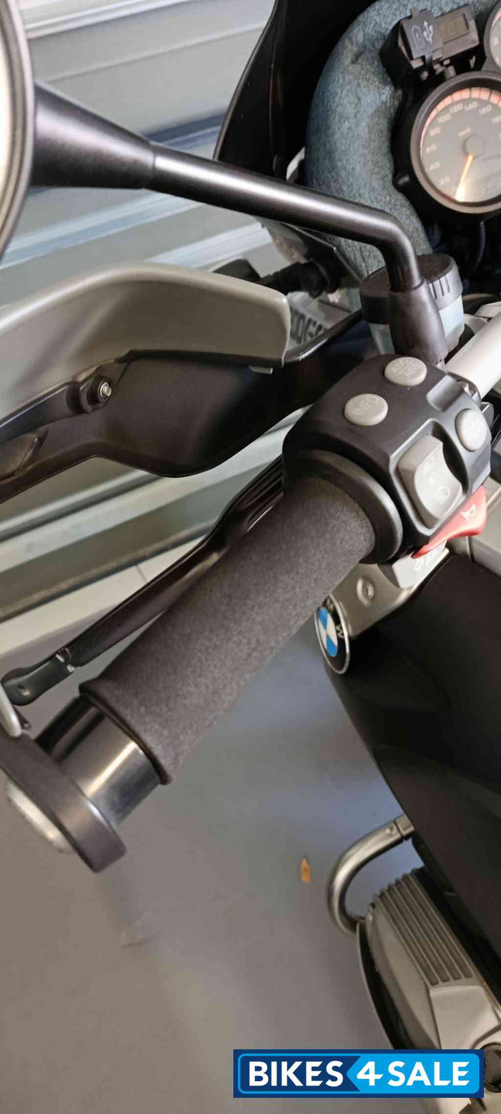 Silver BMW R1200GS Silver BMW R1200GS