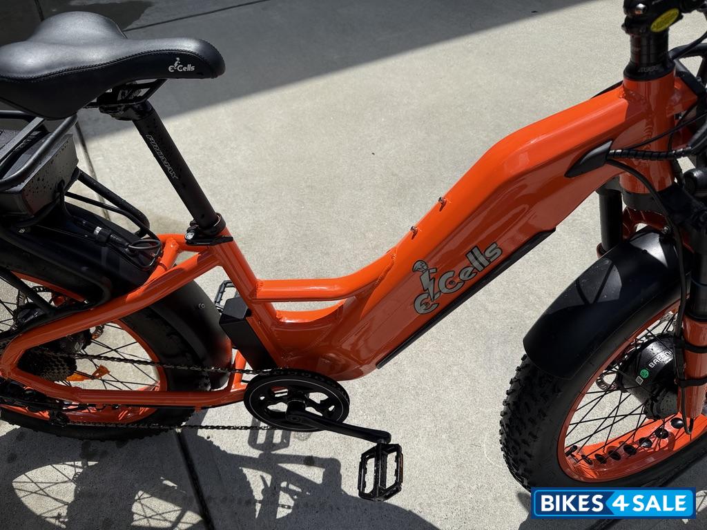 Orange E-Cells Monarch 1500 AWD Orange E-Cells Monarch 1500 AWD