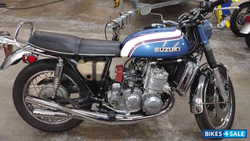 Blue/white Suzuki GT750