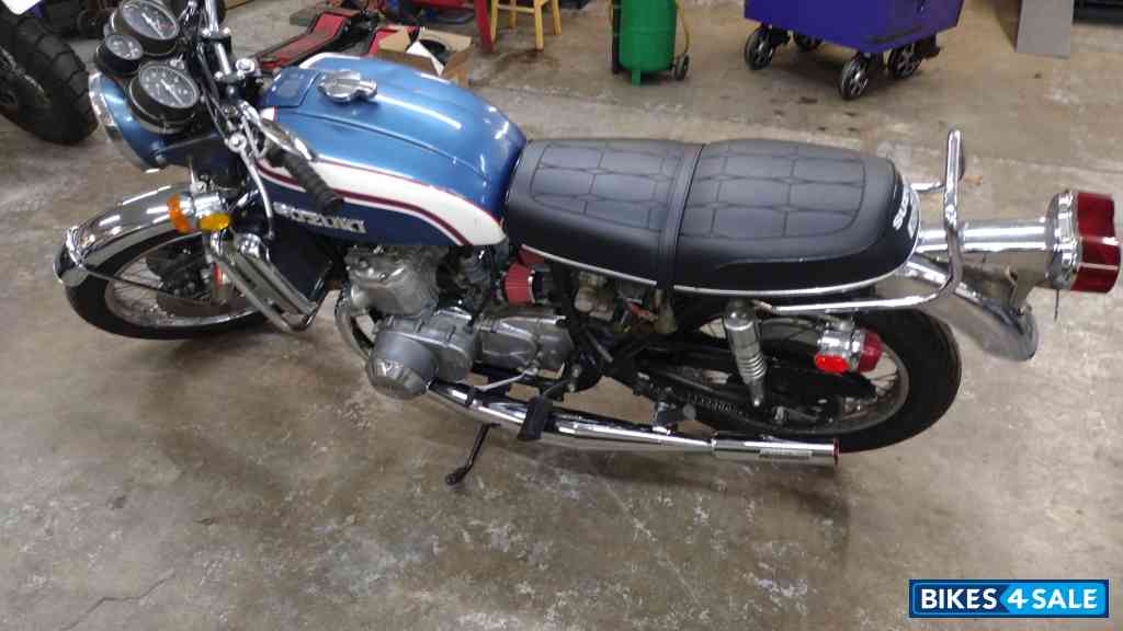 Blue/white Suzuki GT750 Blue/white Suzuki GT750
