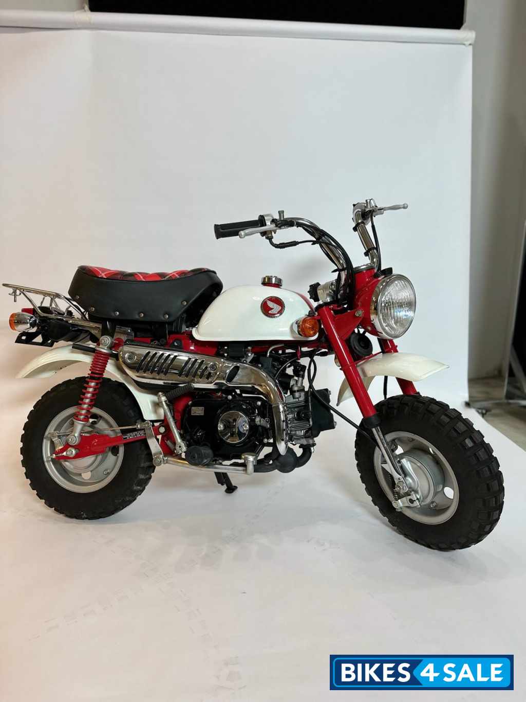 Honda Monkey bike 50th Anniversary Special