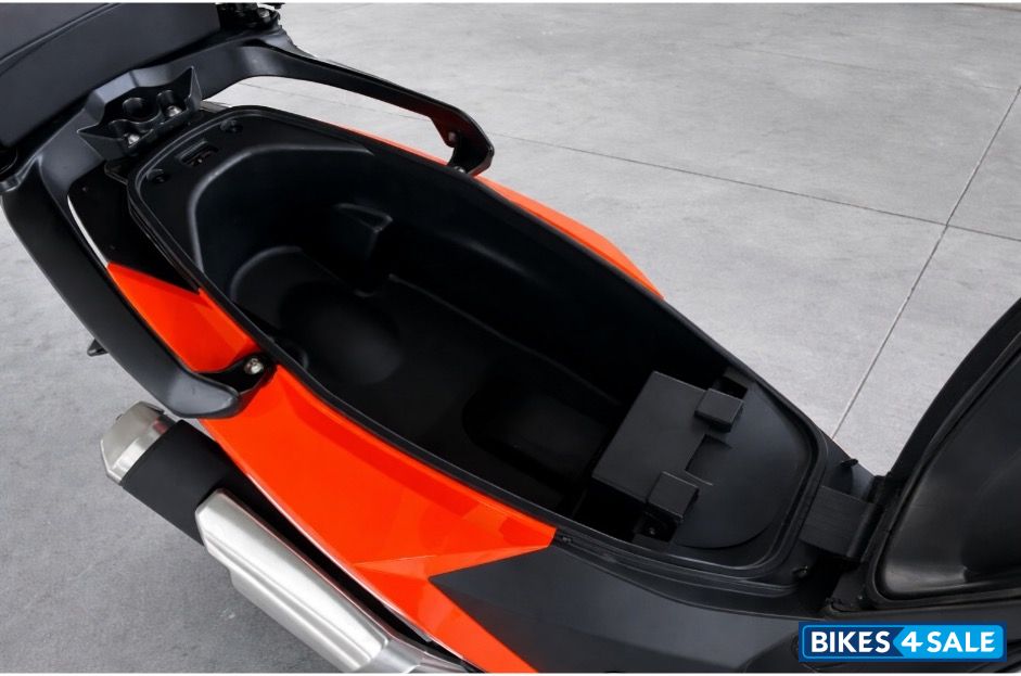 ADIVA AD7 30L bucket space