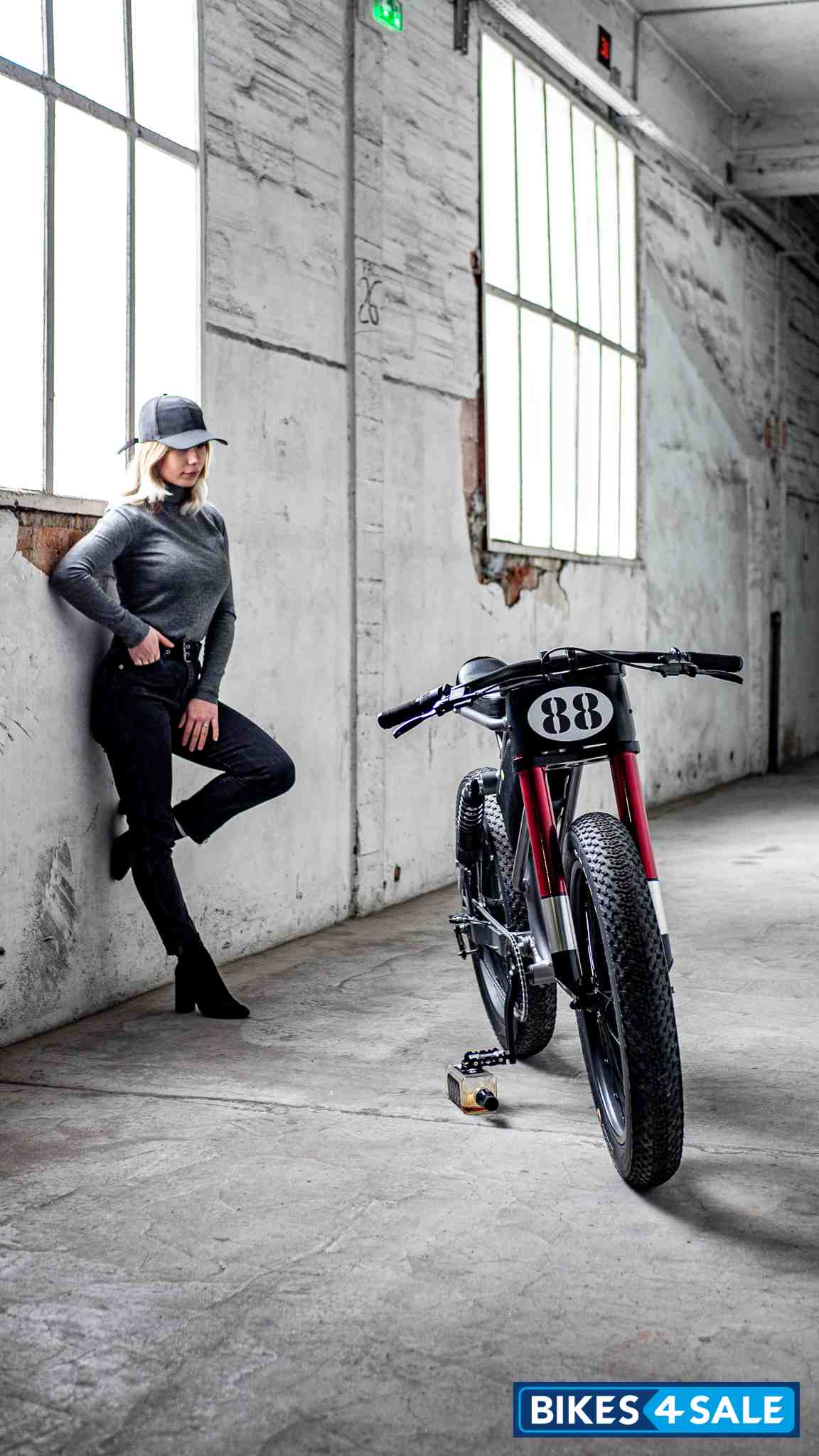Aevon Le Cafe Racer