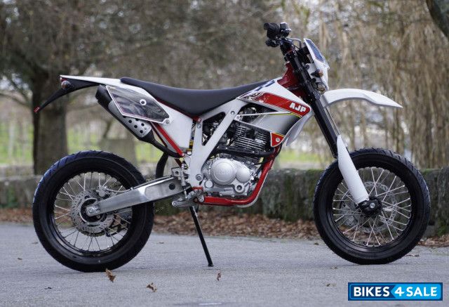 AJP PR4 Supermoto Pro 125