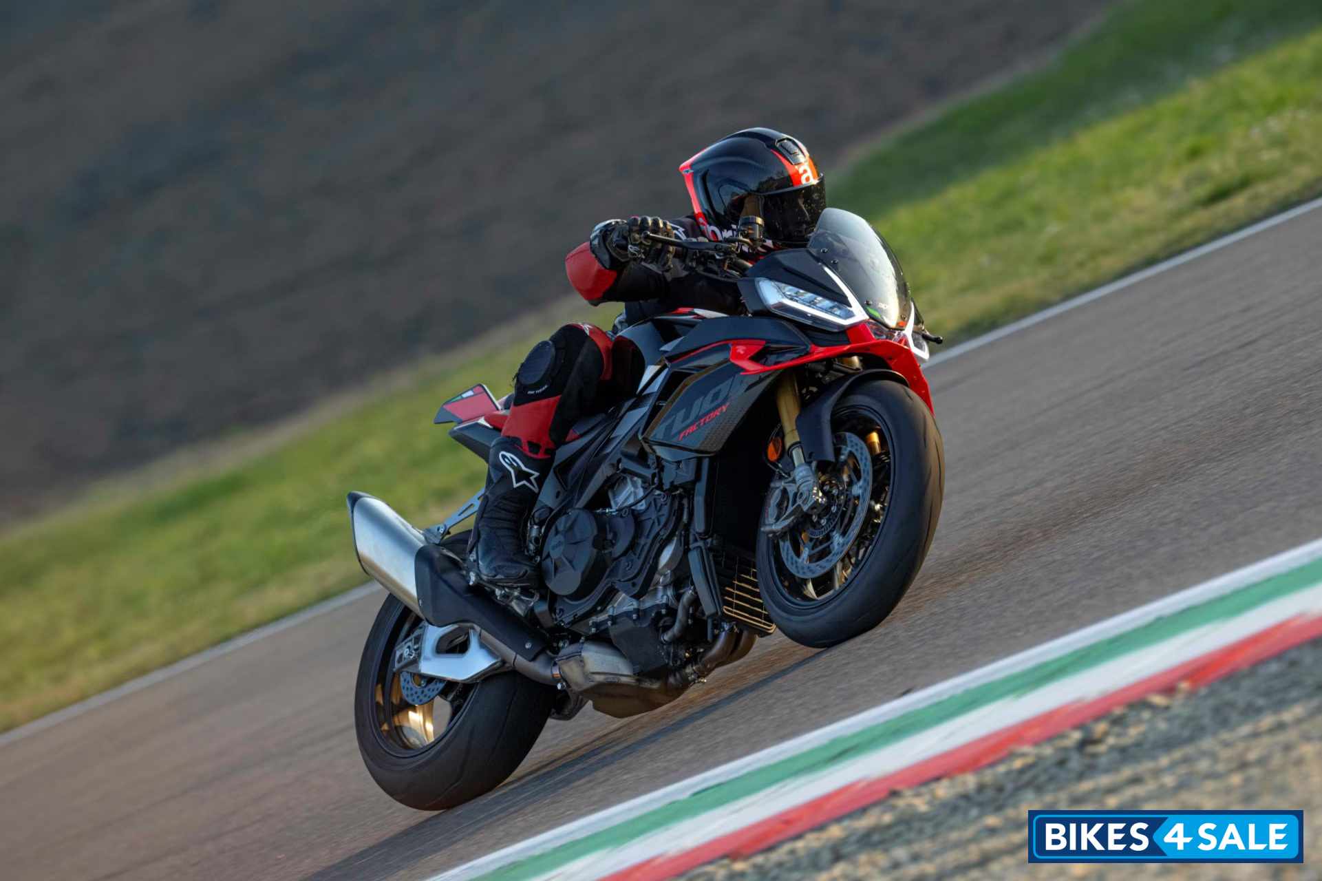 Aprilia Tuono V4 Factory 1100 2025