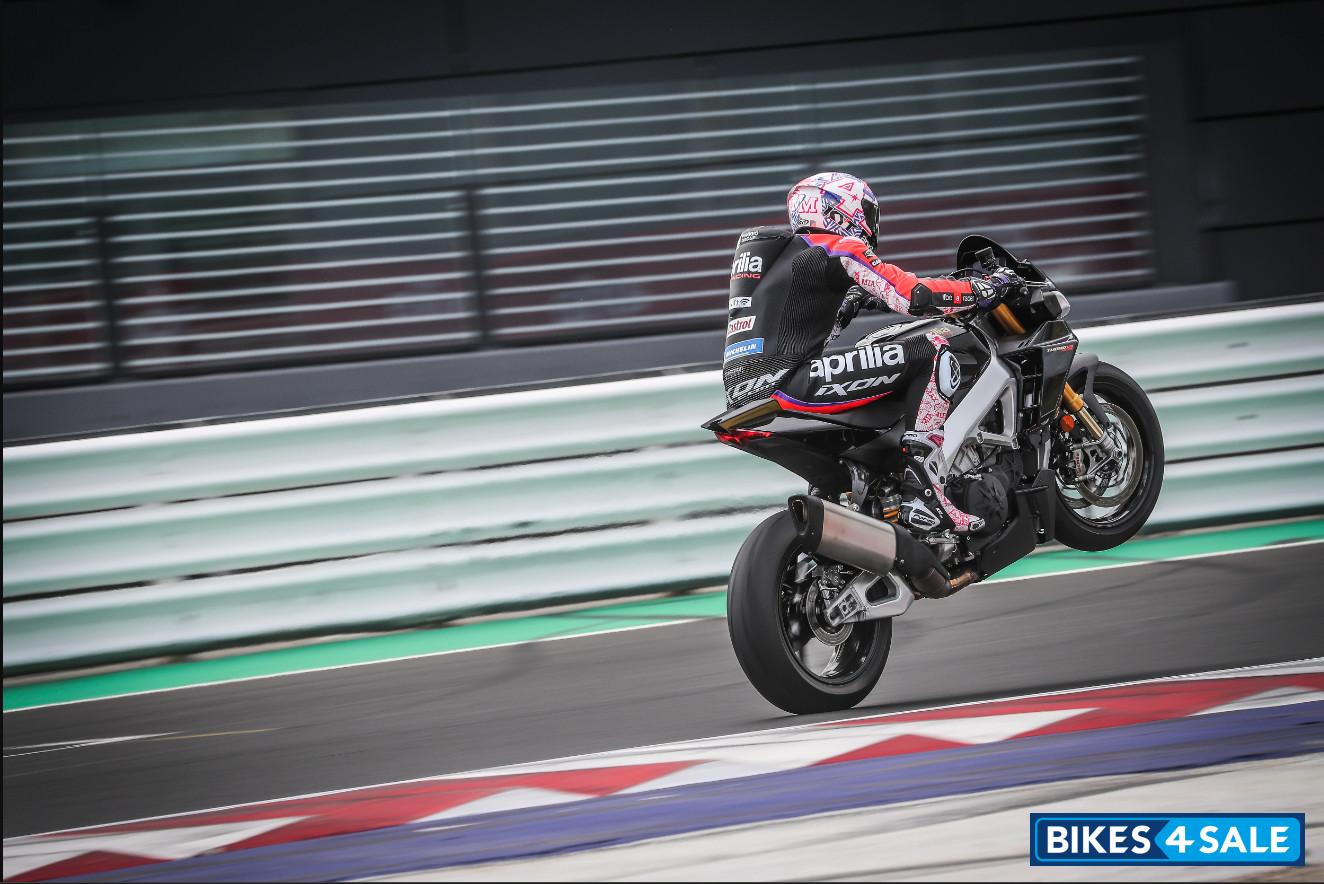 Aprilia Tuono V4 Factory 1100