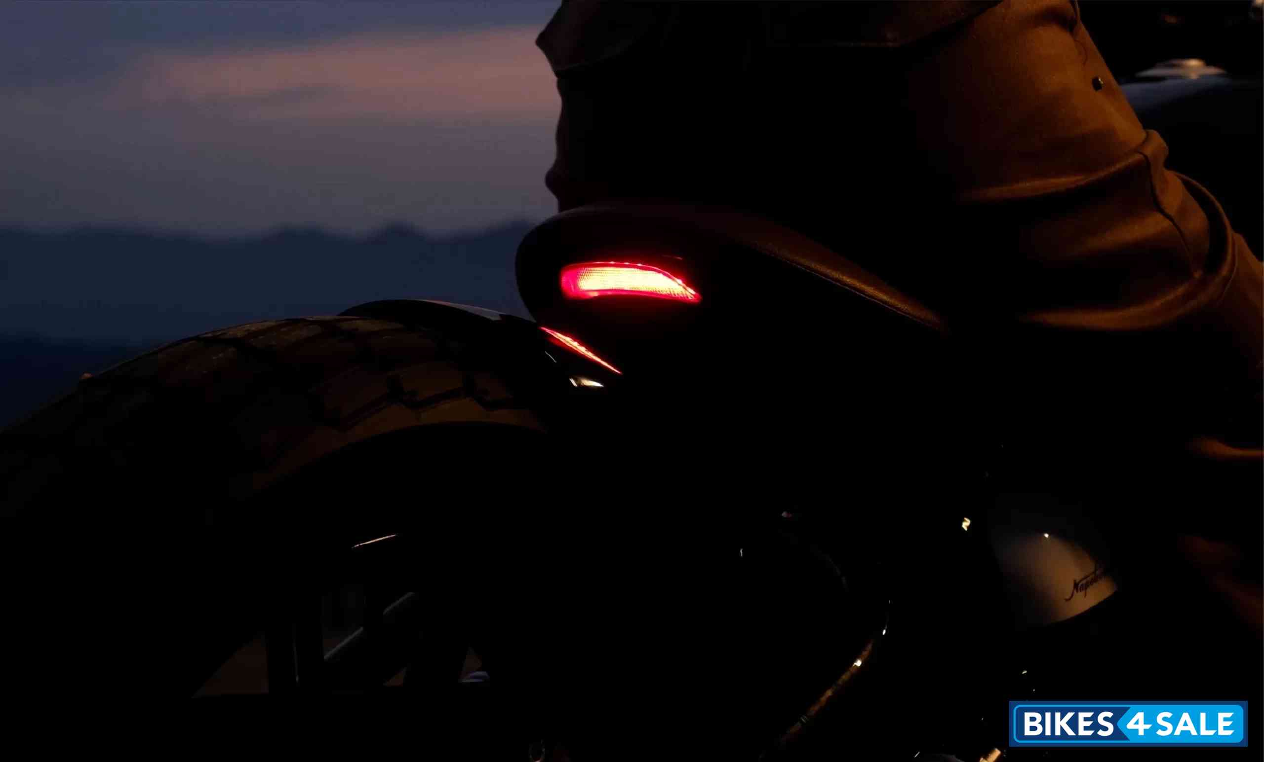Benda Napoleon Bob 250 Integrated seat-back LED light
