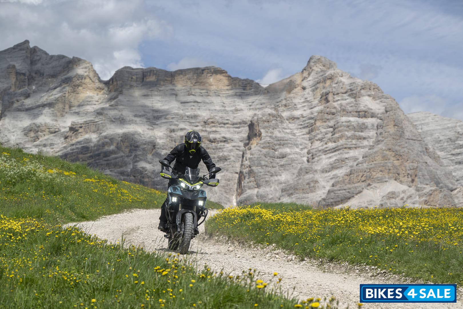 Benelli TRK 902 Xplorer