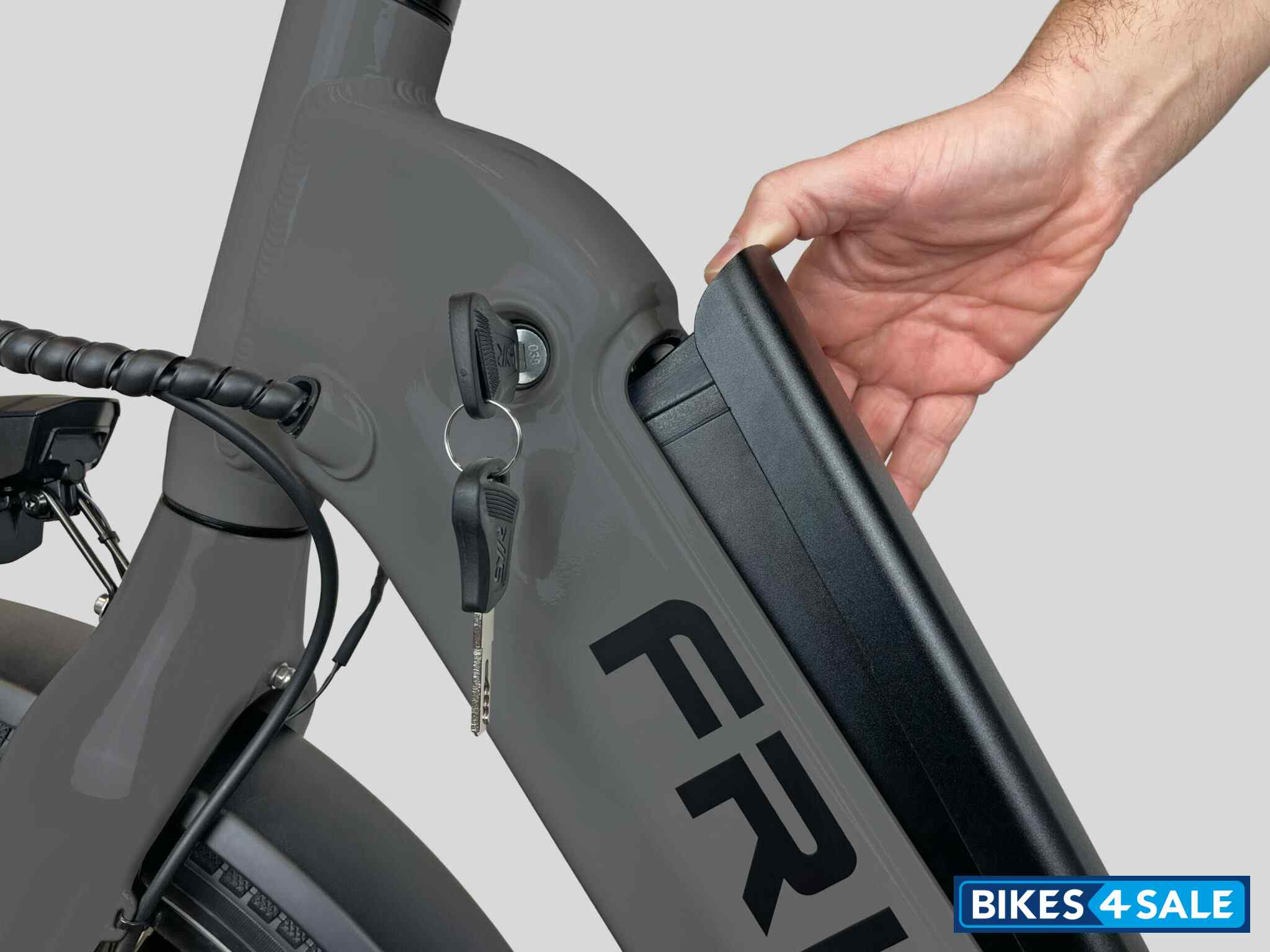 Blaupunkt Fridel 2024 Battery is secured with a lock