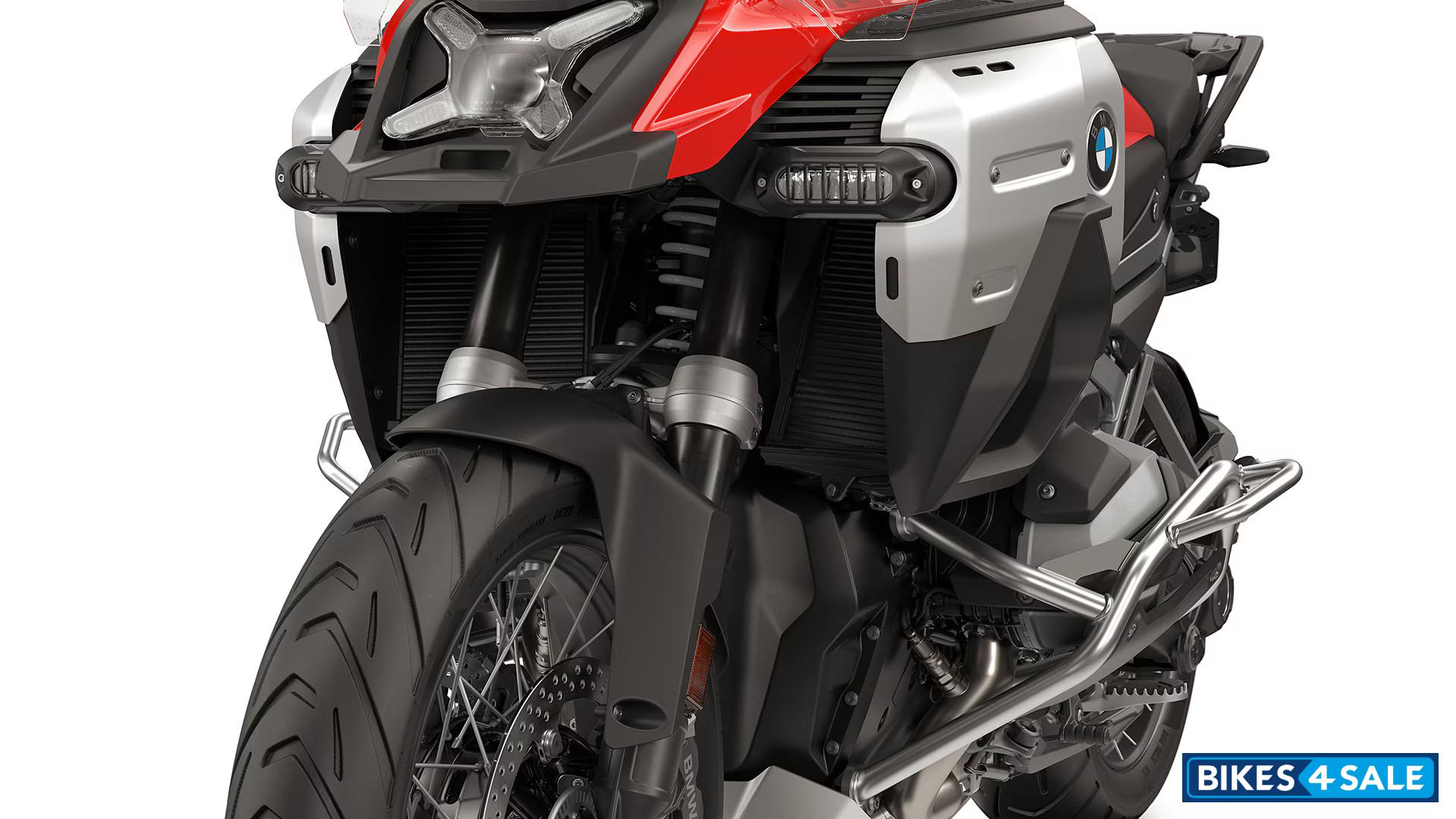 BMW R 1300 GS Adventure 2025 Hand-protector bar and integrated additional headlight