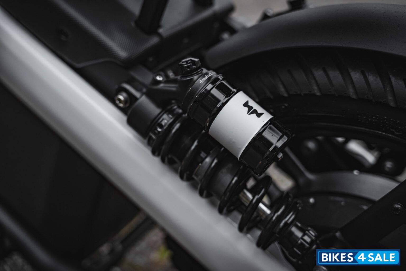 Brekr B7000 - Advanced suspension system with gas shocks