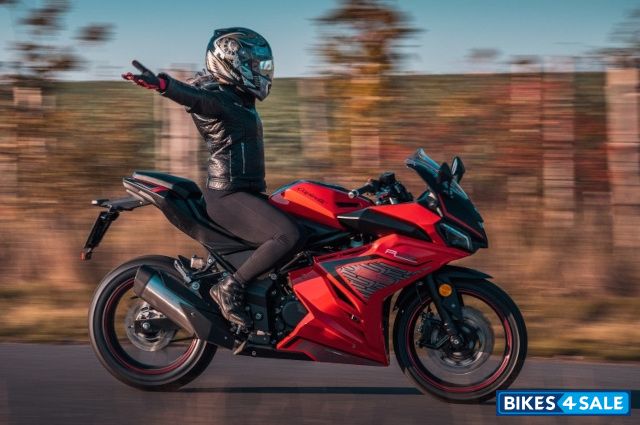 Capirelli Monza R125