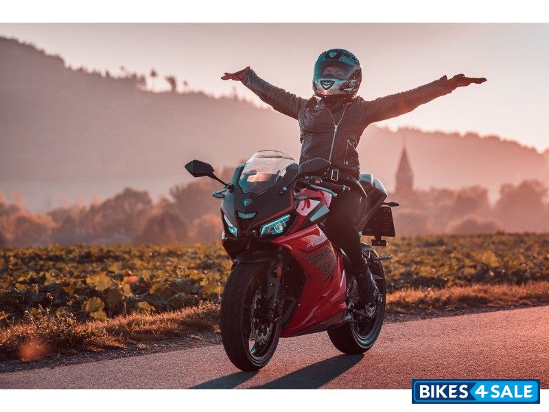 Capirelli Monza R125