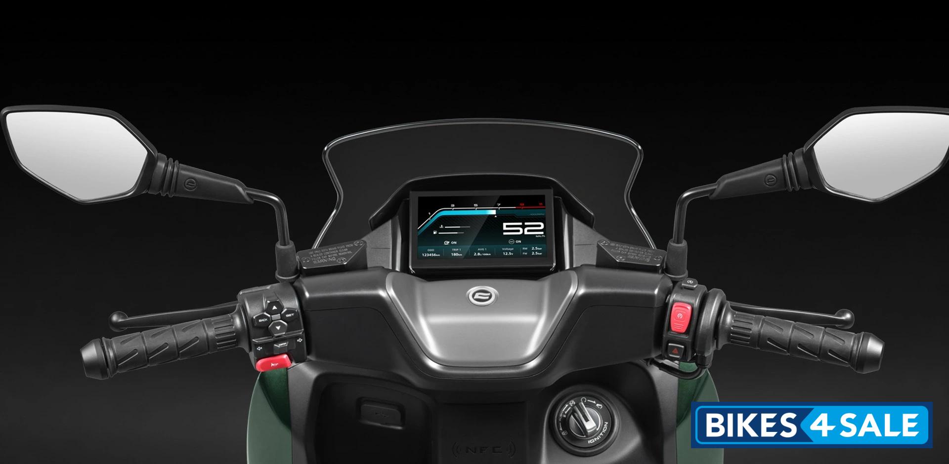 CFMoto 150 SC-F 6.2 TFT display
