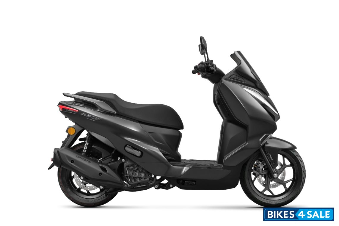 CFMoto 150 SC-F Metallic Black