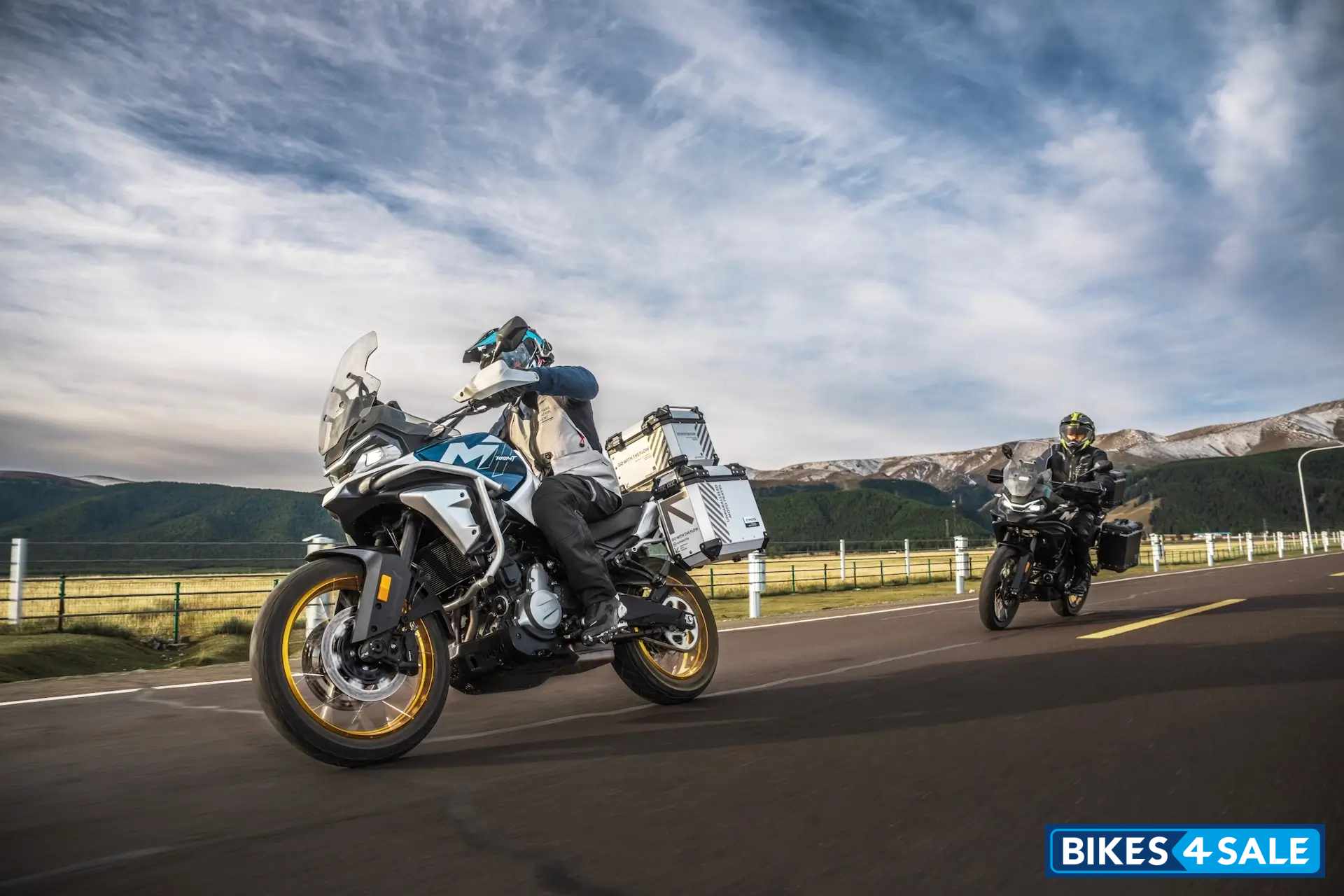 CFMoto 700MT