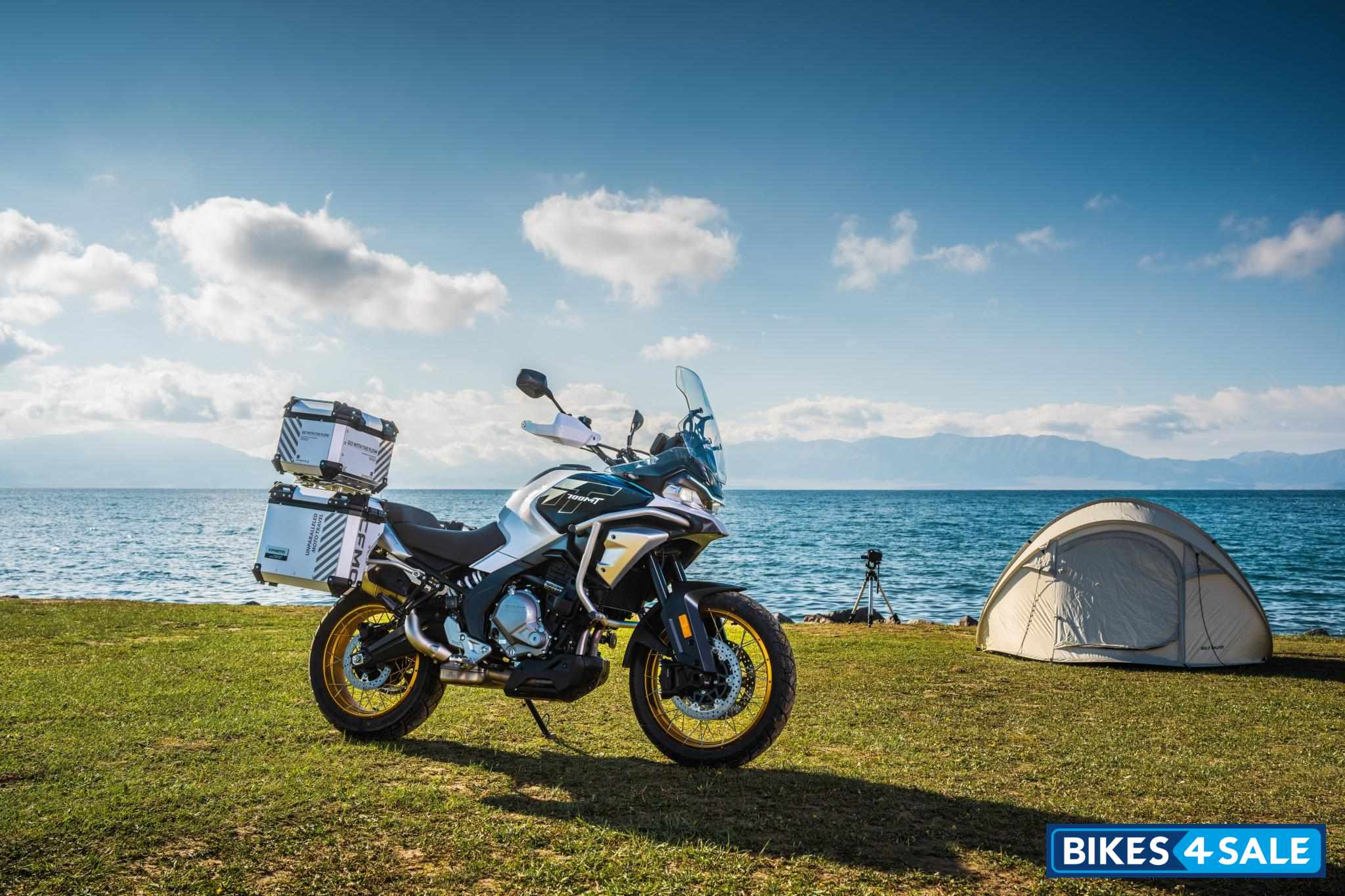 CFMoto 700MT