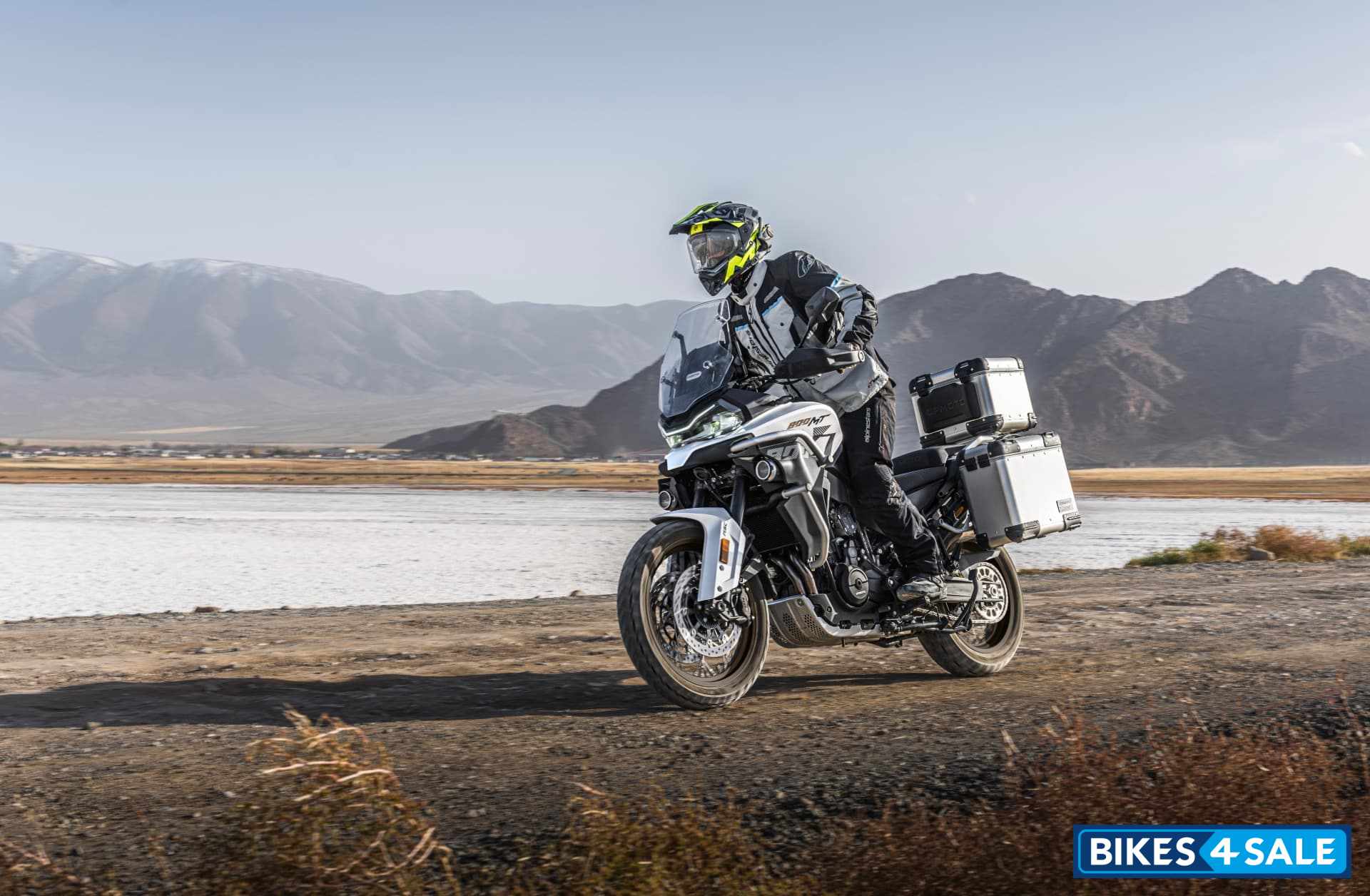 CFMoto 800MT-ES