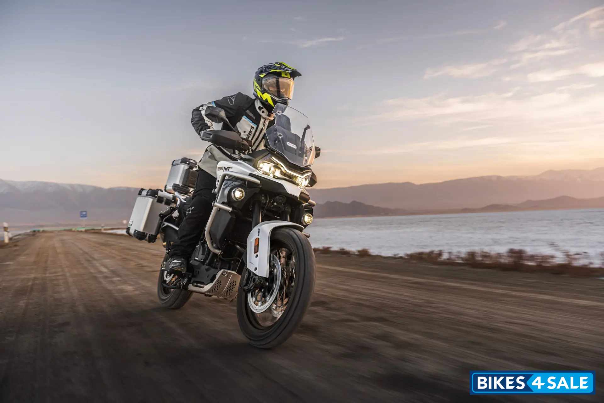 CFMoto 800MT-ES