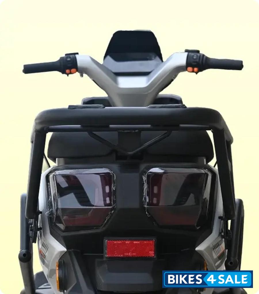 Crown Raftaar Bold Rear Design with LED Lights