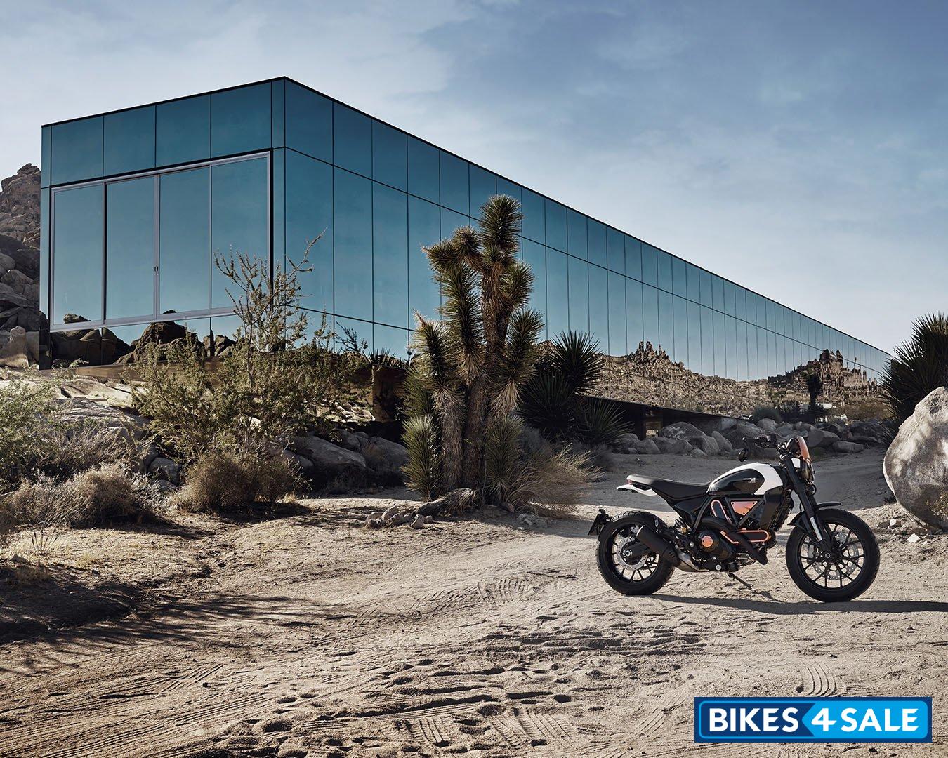 Ducati Scrambler 10th Anniversary Rizoma Edition