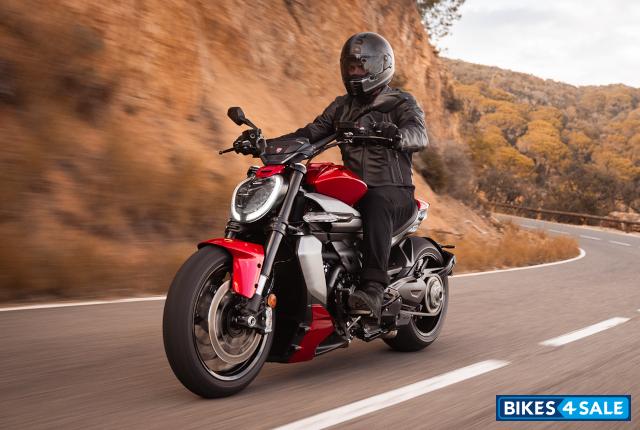 Ducati XDiavel V4 2025