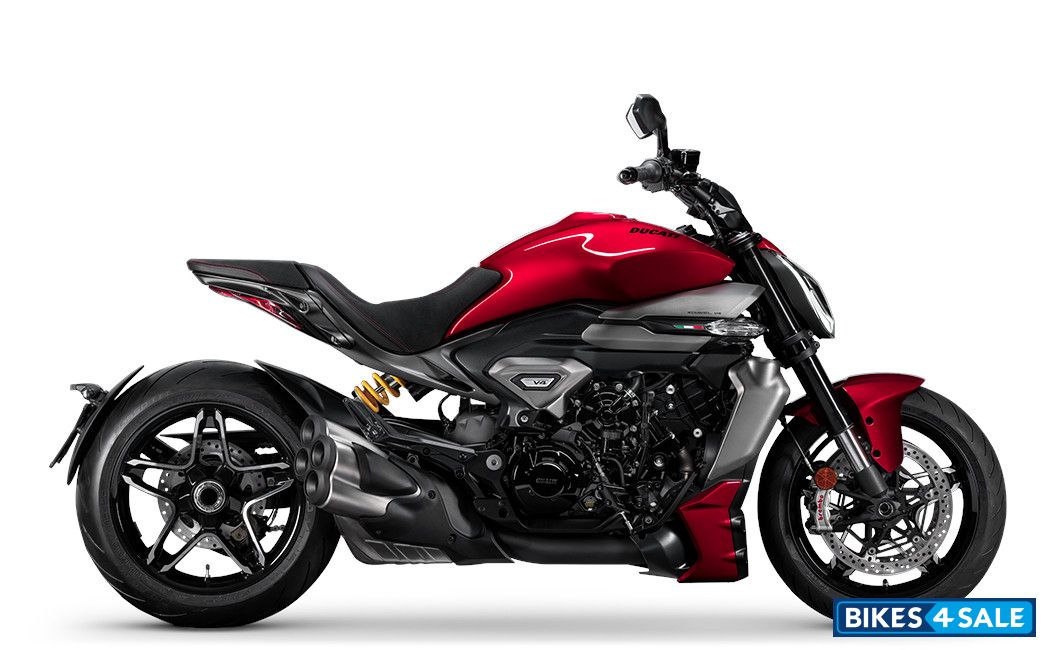 Ducati XDiavel V4 2025 Burning Red