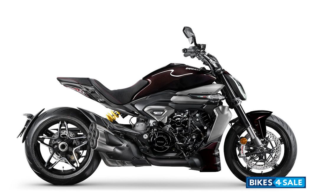 Ducati XDiavel V4 2025 Black Lava