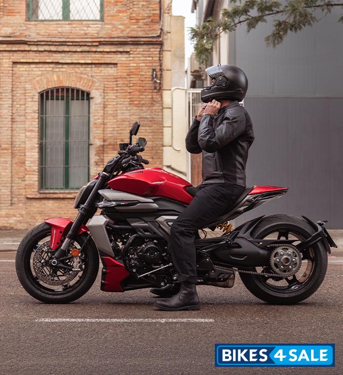 Ducati XDiavel V4 2025