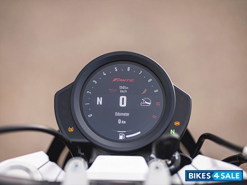 Fantic Caballero Scrambler 700 3.5’’ TFT Bluetooth connectivity