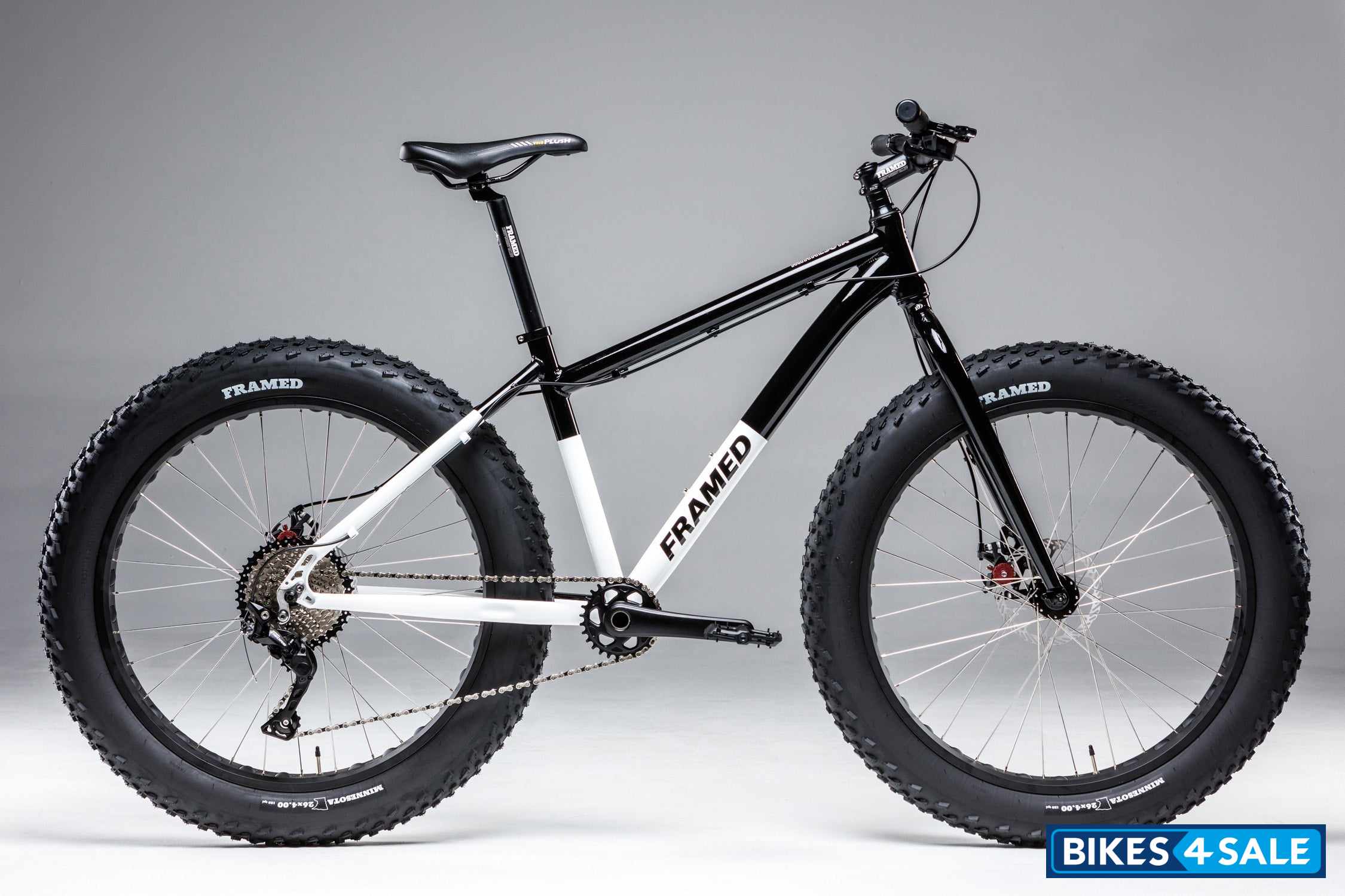 Framed Minnesota - Fat 26 Black/White