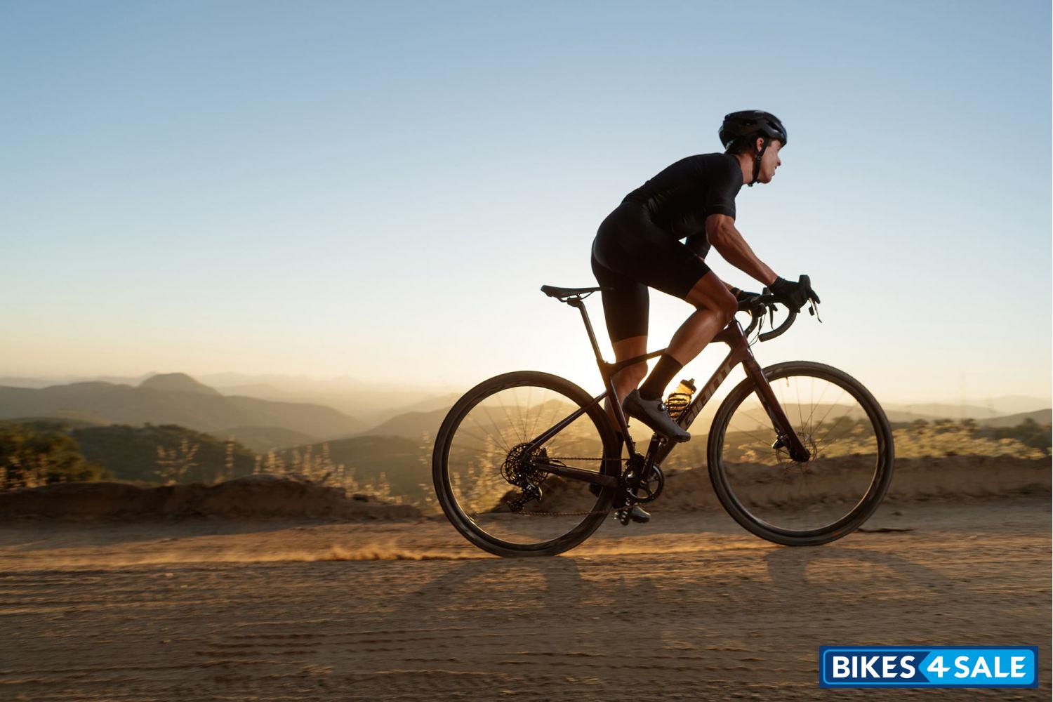 Giant Revolt Advanced 0 2020