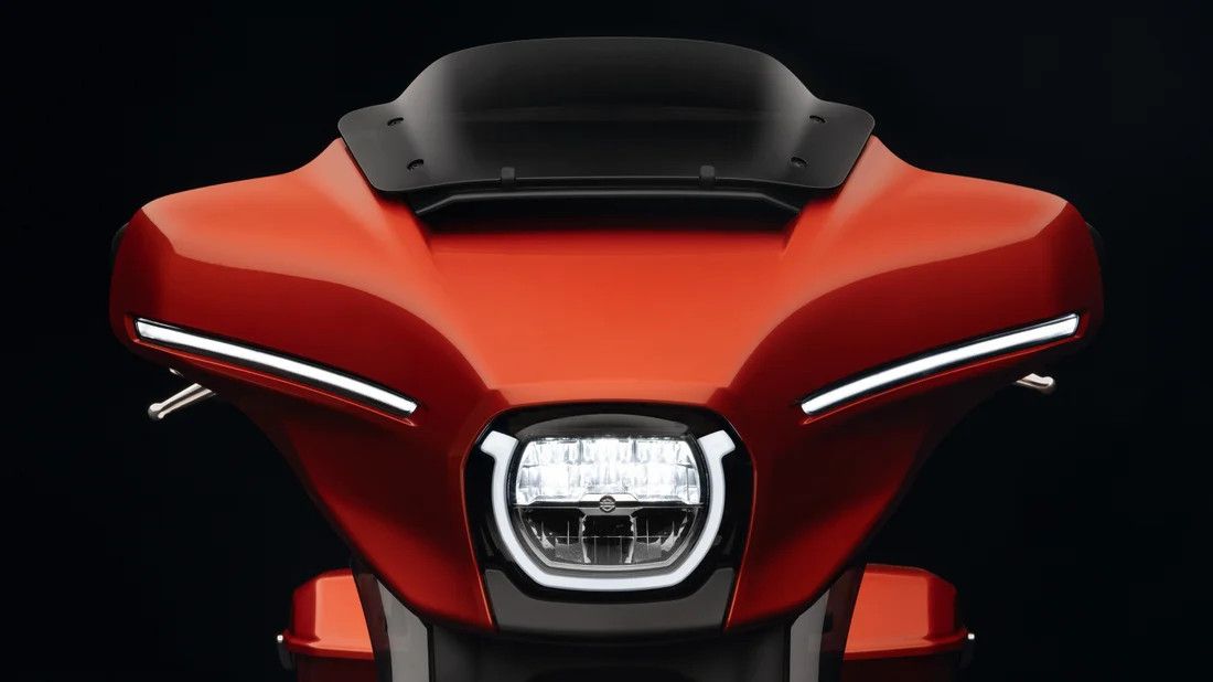 Harley Davidson 2024 Street Glide - LED headlamp with DRL