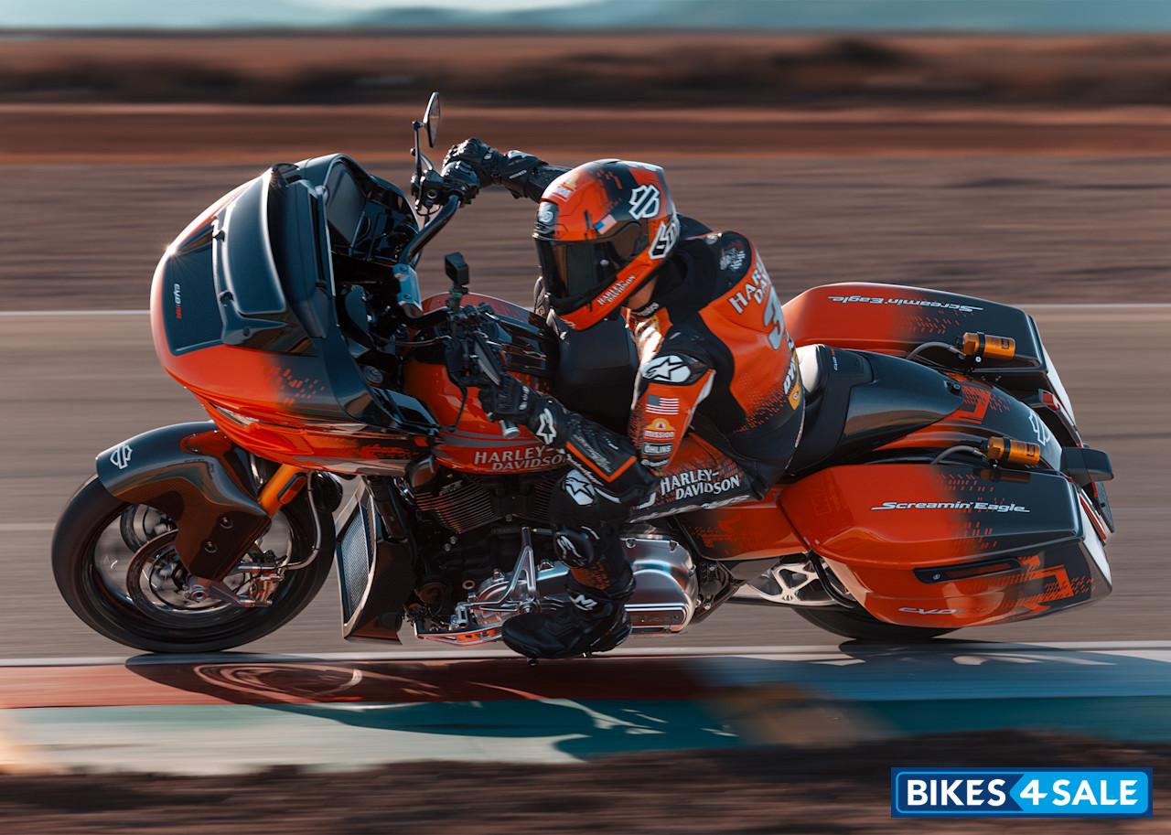 Harley Davidson CVO Road Glide RR 2025