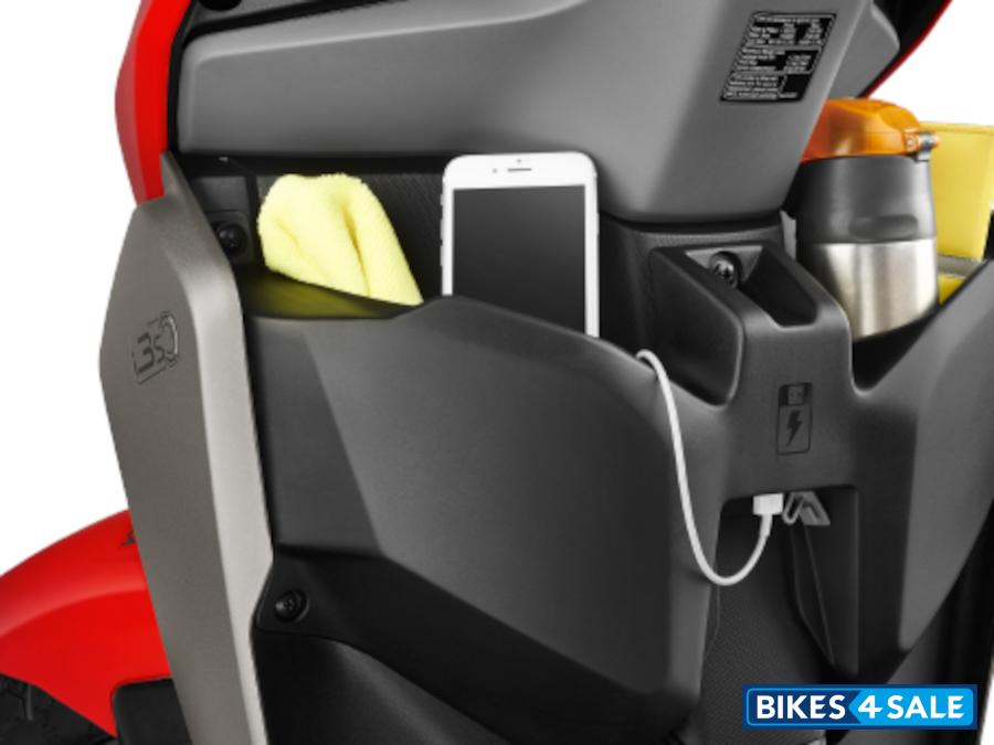 Hero Xoom 110 ZX USB Mobile Charging