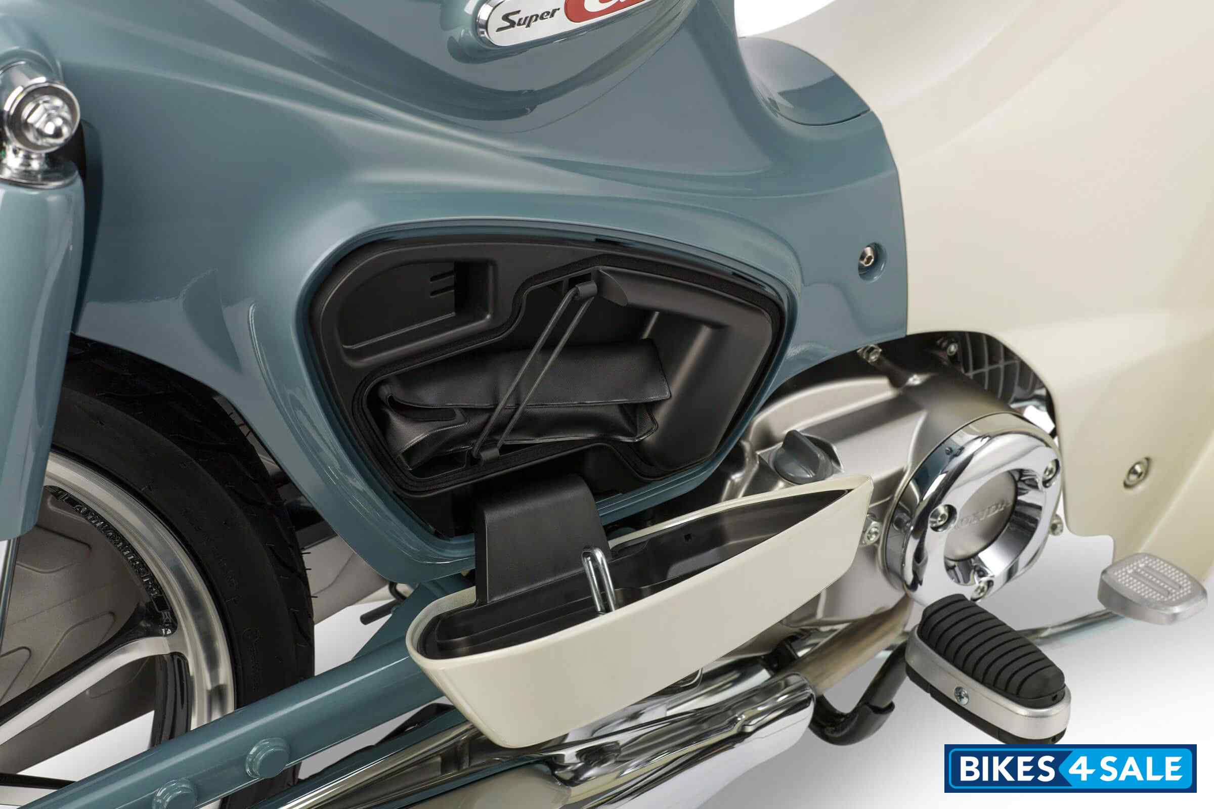 Honda 2024 Super Cub C125 ABS Tool box