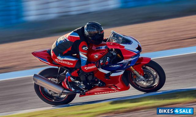 Honda CBR1000RR-R Fireblade SP 2025 Honda CBR1000RR-R Fireblade SP 2025