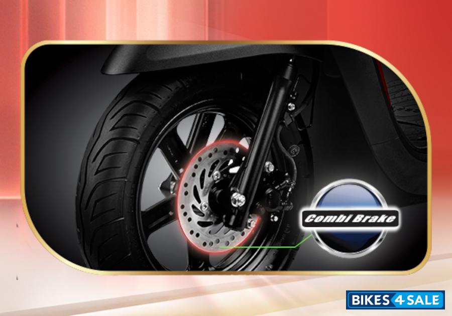 Honda Scoopy Club 12