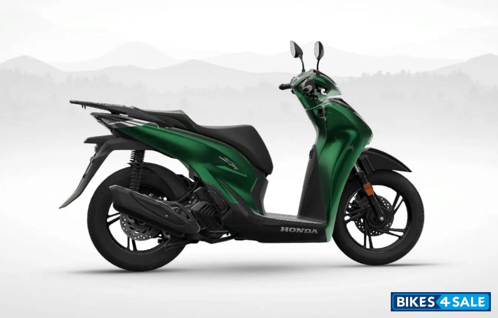 Honda SH125i with Topbox 2024 Vetro Green
