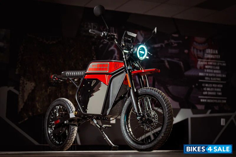 Huck 2023 Stinger Crimson