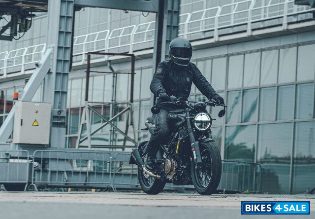 Husqvarna 2022 Svartpilen 401