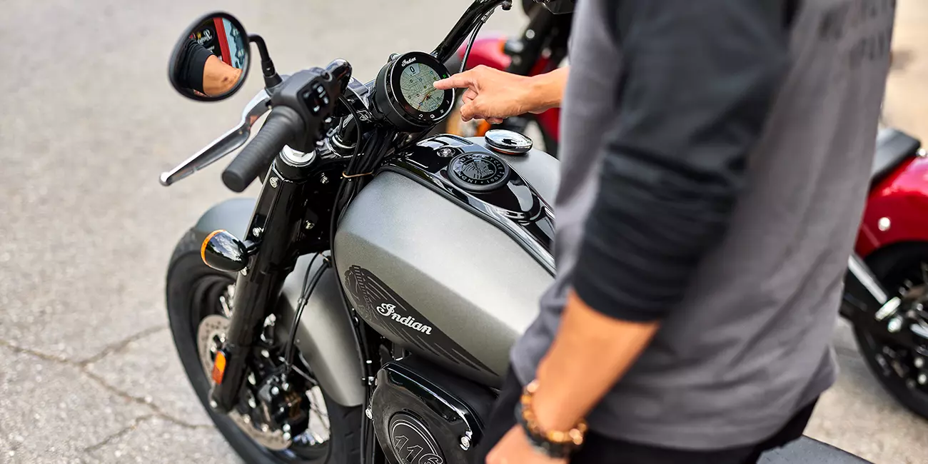 Indian Chief Bobber Dark Horse 4 Touchscreen powered by RIDE COMMAND