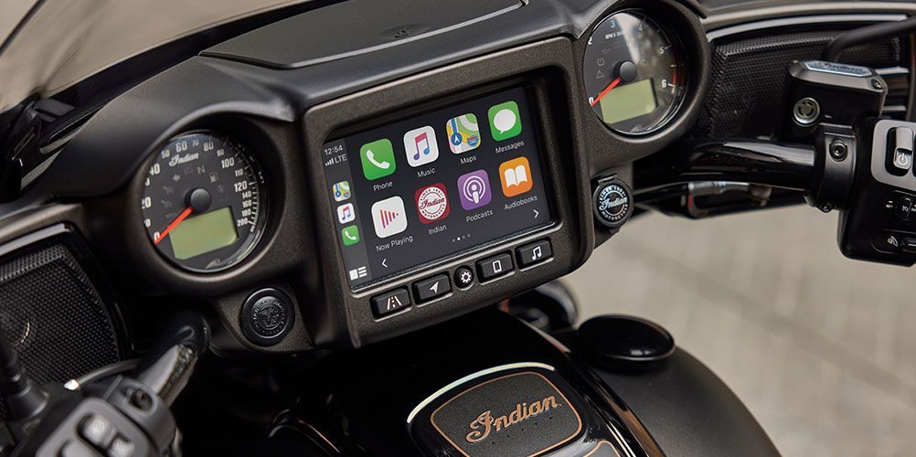 Indian Chieftain Elite 2023 - 7-inch touchscreen powered by RIDE COMMAND with real-time clock