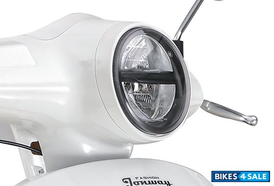 Jonway Romantic (YY125T-1) Full LED, unique headlights